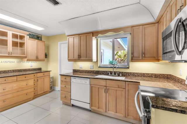 11740 NW 39th Pl, Sunrise FL 33323 - Sunrise, FL - Photo 7