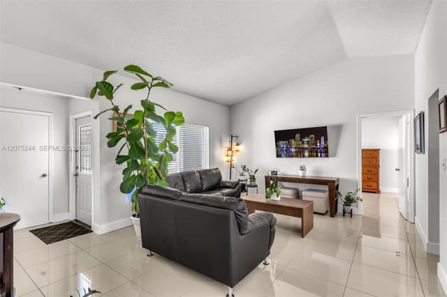 11740 NW 39th Pl, Sunrise FL 33323 - Sunrise, FL - Photo 3