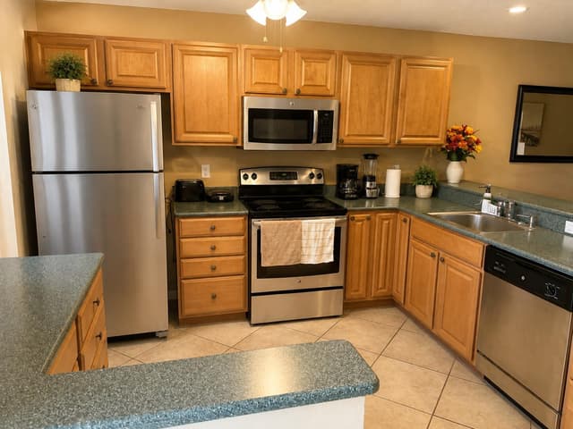 230 NE 26TH Avenue # 404, Boynton Beach FL 33435 - Boynton Beach, FL - Photo 2