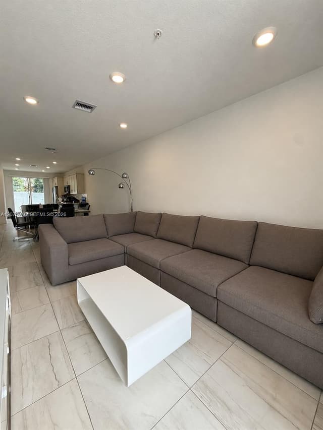 181 SW 170th Ave, Pembroke Pines FL 33027 - Pembroke Pines, FL - Photo 3