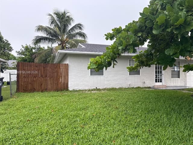 8220 SW 6th St, North Lauderdale FL 33068 - North Lauderdale, FL - Photo 7