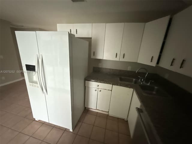 8220 SW 6th St, North Lauderdale FL 33068 - North Lauderdale, FL - Photo 4