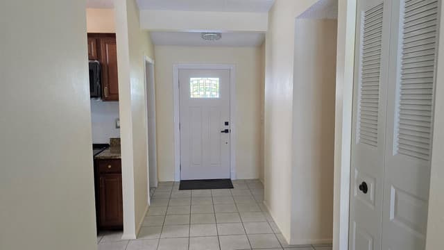 118 CAMBRIDGE Lane, Royal Palm Beach FL 33411 - Royal Palm Beach, FL - Photo 4