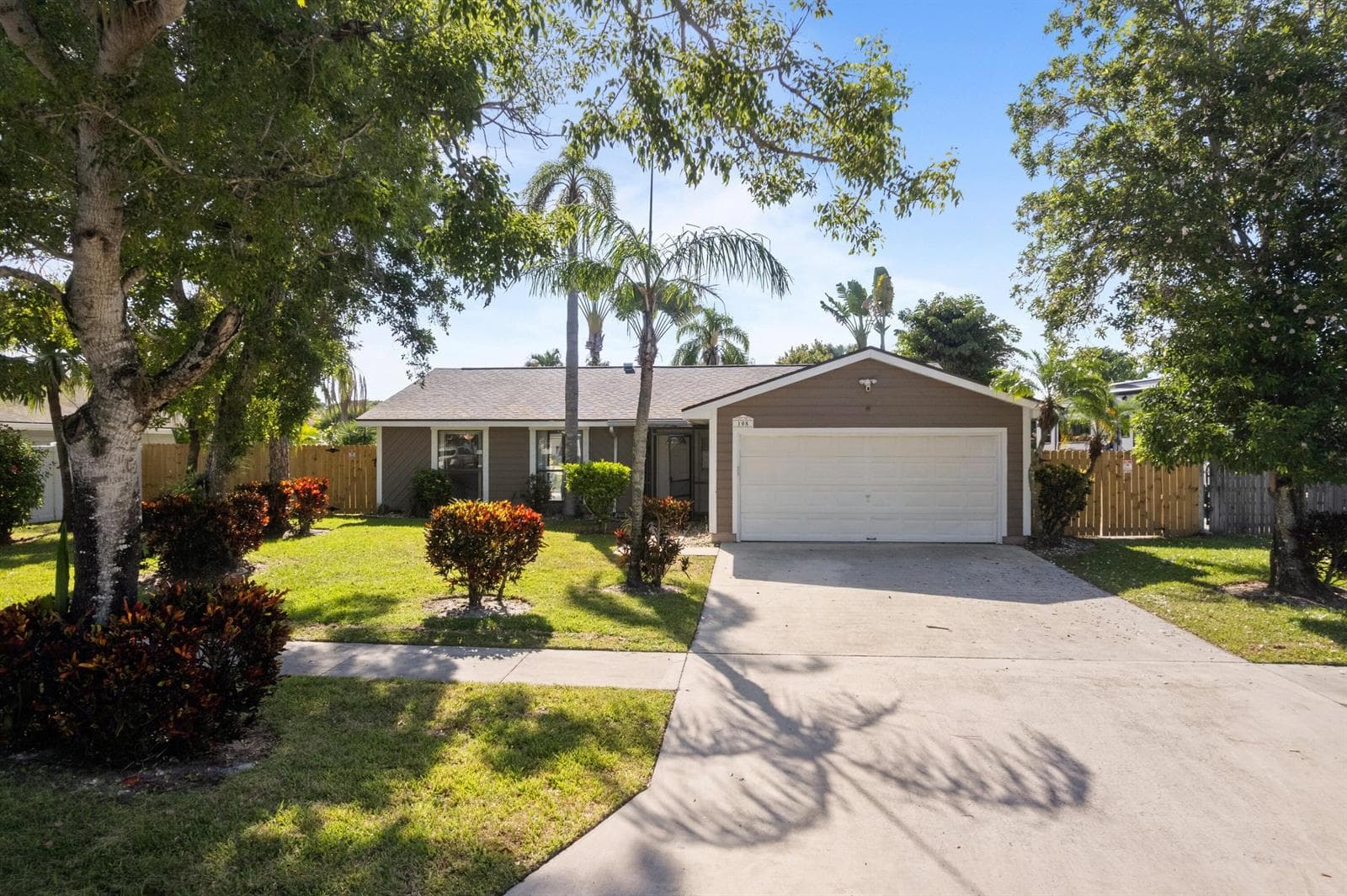 108 Cambridge Lane, Royal Palm Beach FL 33411 - Royal Palm Beach, FL - Photo 1