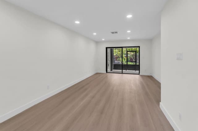 176 NW 106th Terrace, Pembroke Pines FL 33026 - Pembroke Pines, FL - Photo 2
