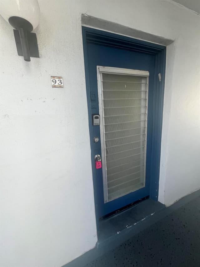 93 Normandy B, Delray Beach FL 33484 - Delray Beach, FL - Photo 2