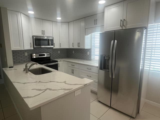 93 Normandy B, Delray Beach FL 33484 - Delray Beach, FL - Photo 3