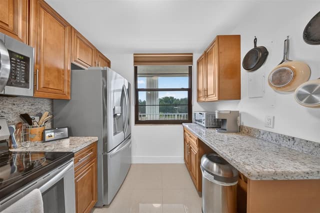 1719 WHITEHALL Drive # 303, Davie FL 33324 - Davie, FL - Photo 6