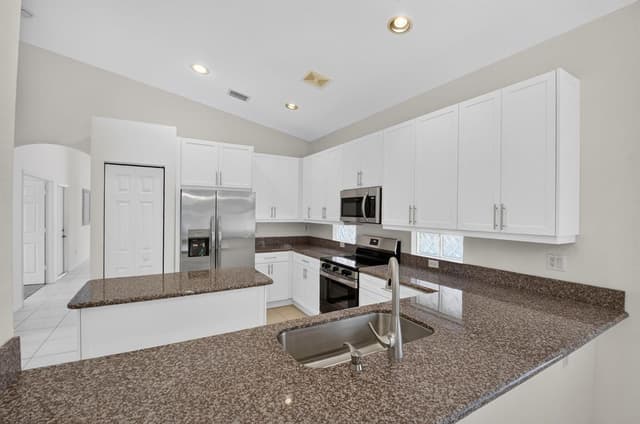 8107 BELLAFIORE Way, Boynton Beach FL 33472 - Boynton Beach, FL - Photo 6