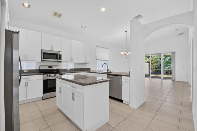 8107 BELLAFIORE Way, Boynton Beach FL 33472 - Boynton Beach, FL - Photo 7