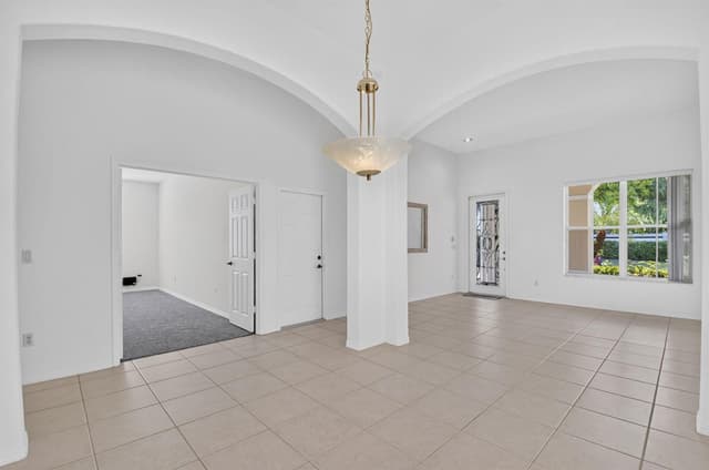 8107 BELLAFIORE Way, Boynton Beach FL 33472 - Boynton Beach, FL - Photo 5