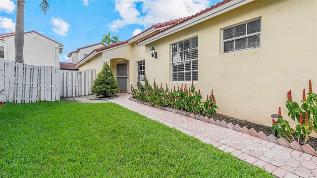 17251 NW 6th St, Pembroke Pines FL 33029 - Pembroke Pines, FL - Photo 2