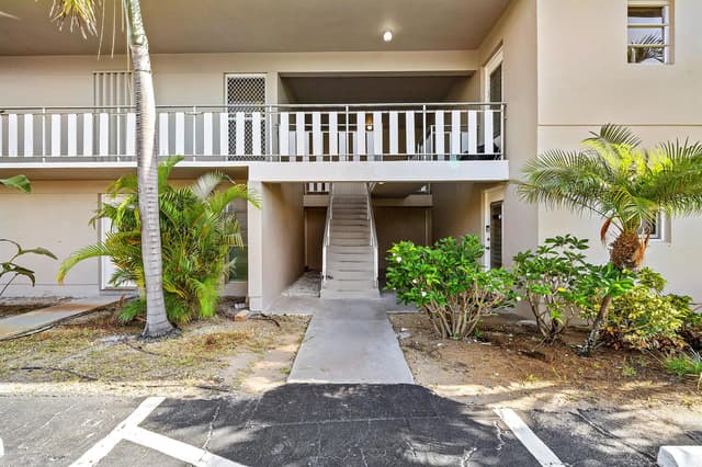 315 CIRCLE Drive S # 201, Boynton Beach FL 33435 - Boynton Beach, FL - Photo 2