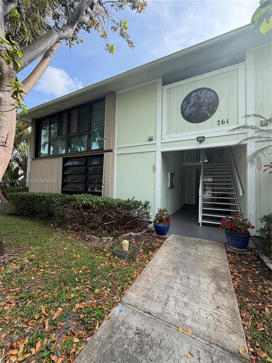 761 NE 199th St # 202, Miami FL 33179 - Miami, FL - Photo 1