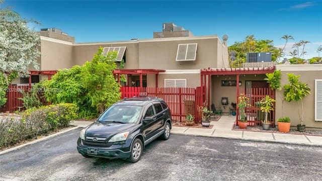1110 W Fairway Rd, Pembroke Pines FL 33026 - Pembroke Pines, FL - Photo 6