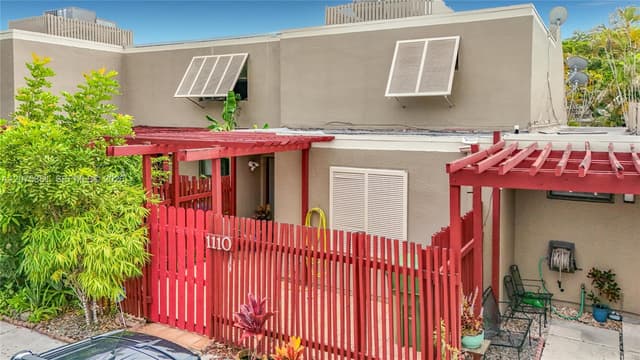1110 W Fairway Rd, Pembroke Pines FL 33026 - Pembroke Pines, FL - Photo 3