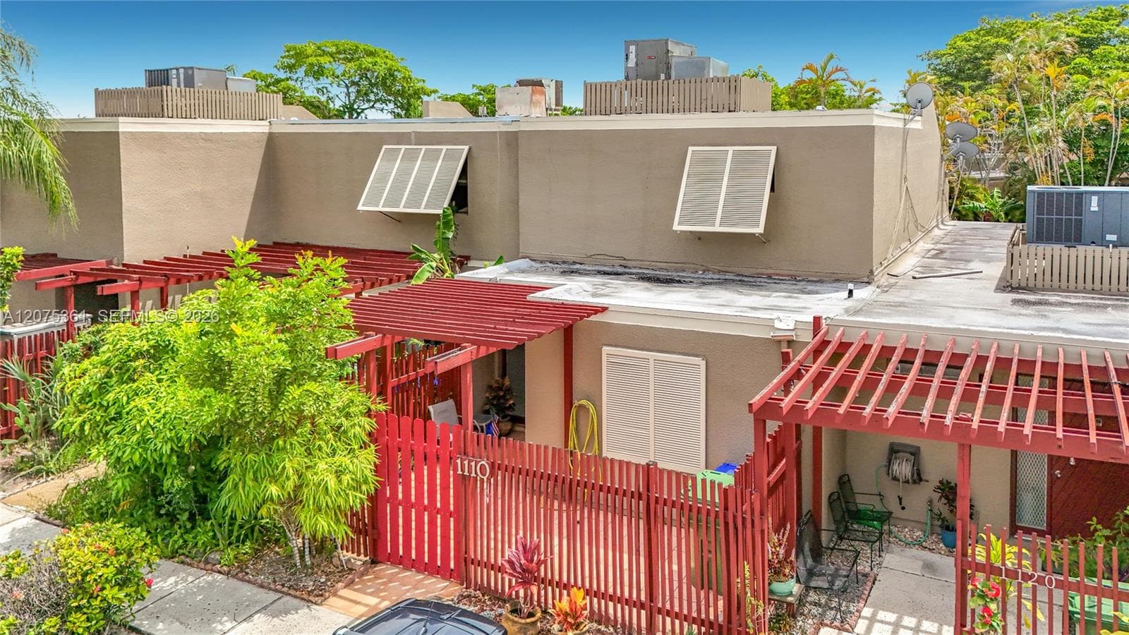1110 W Fairway Rd, Pembroke Pines FL 33026 - Pembroke Pines, FL - Photo 1