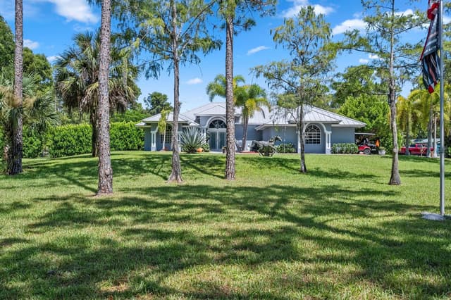 2558 Palm Deer Drive, Loxahatchee FL 33470 - Loxahatchee, FL - Photo 2