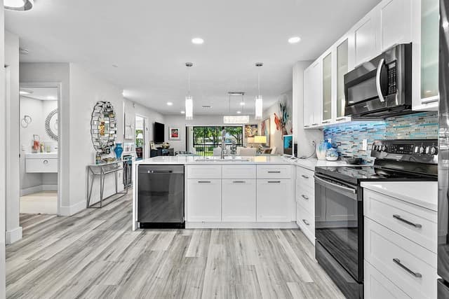 42 STRATFORD Lane W # D, Boynton Beach FL 33436 - Boynton Beach, FL - Photo 4