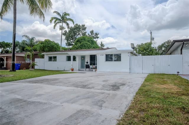 6944 SW 10th Ct, Pembroke Pines FL 33023 - Pembroke Pines, FL - Photo 2