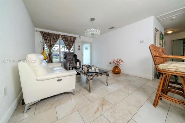 6944 SW 10th Ct, Pembroke Pines FL 33023 - Pembroke Pines, FL - Photo 3