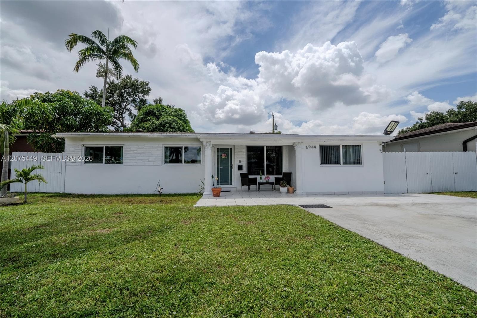 6944 SW 10th Ct, Pembroke Pines FL 33023 - Pembroke Pines, FL - Photo 1