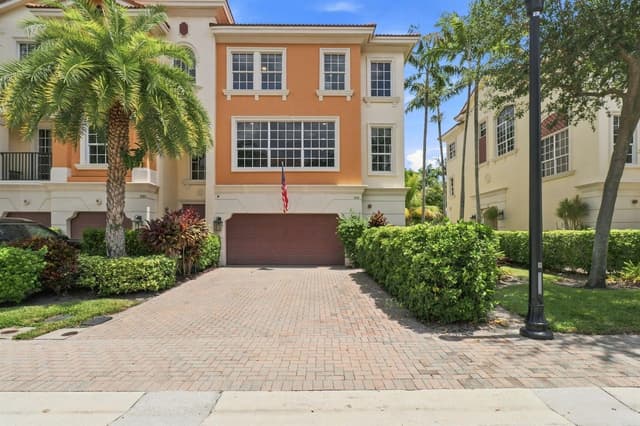5570 NE TRIESTE Way, Boca Raton FL 33487 - Boca Raton, FL - Photo 2