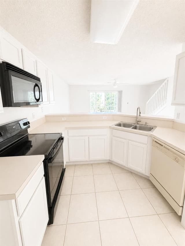 111 FOX MEADOW Run, Jupiter FL 33458 - Jupiter, FL - Photo 3