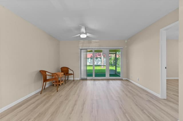 812 Salem Lane, Lake Worth FL 33467 - Lake Worth, FL - Photo 3
