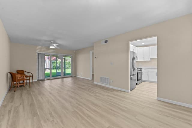 812 Salem Lane, Lake Worth FL 33467 - Lake Worth, FL - Photo 4