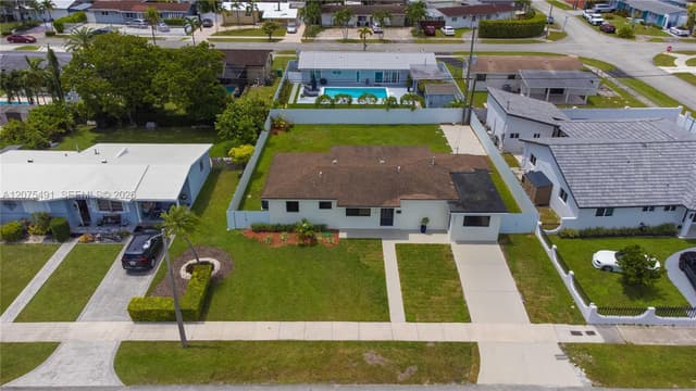4212 SW 98th Ave, Miami FL 33165 - Miami, FL - Photo 2