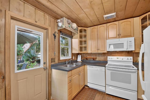745 Talladega Street, West Palm Beach FL 33405 - West Palm Beach, FL - Photo 5