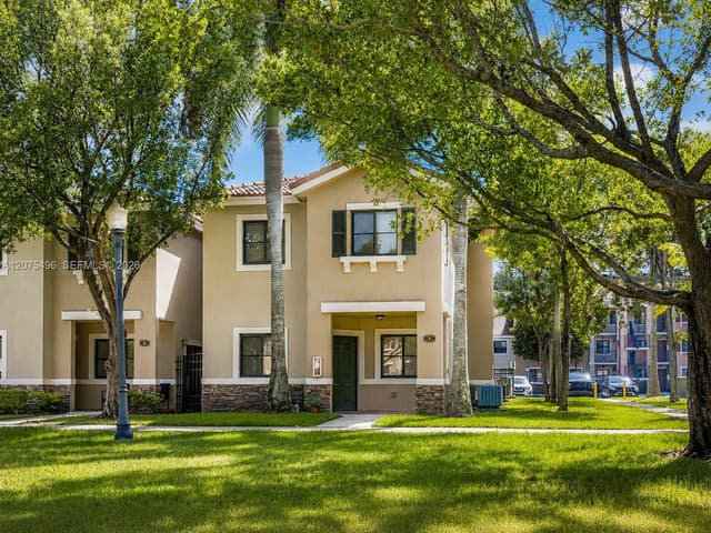 22821 SW 88th Pl # 20, Cutler Bay FL 33190 - Cutler Bay, FL - Photo 2
