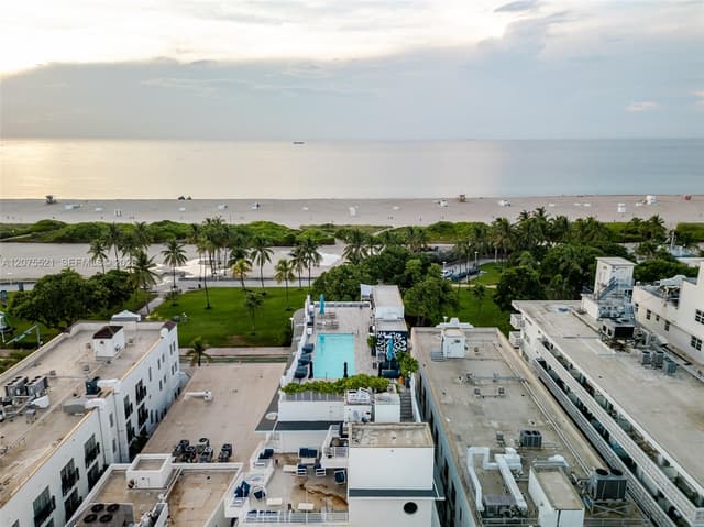 1060 Ocean Dr # D204, Miami Beach FL 33139 - Miami Beach, FL - Photo 2