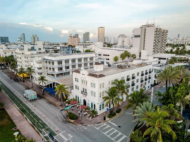 1060 Ocean Dr # D204, Miami Beach FL 33139 - Miami Beach, FL - Photo 3