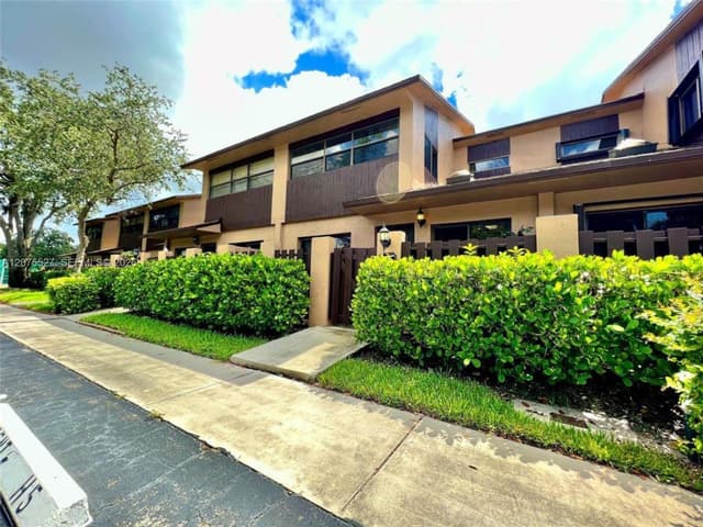 7750 NW 79th Ave # H5, Tamarac FL 33321 - Tamarac, FL - Photo 4