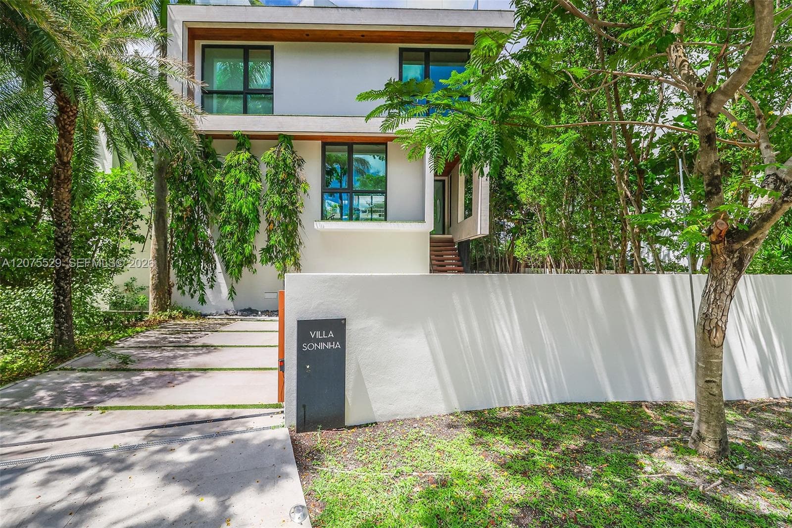 288 Palm Ave, Miami Beach FL 33139 - Miami Beach, FL - Photo 1