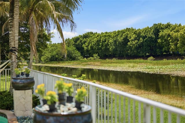 861 Crestview Cir, Weston FL 33327 - Weston, FL - Photo 6