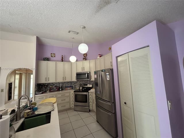 9510 Ashley Dr, Miramar FL 33025 - Miramar, FL - Photo 6