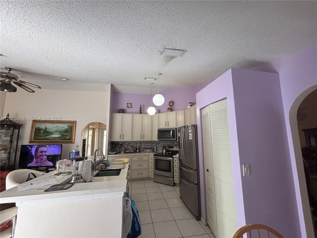 9510 Ashley Dr, Miramar FL 33025 - Miramar, FL - Photo 5