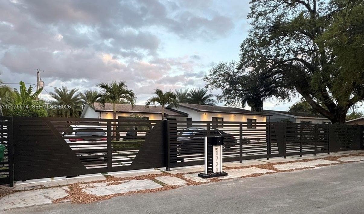 1721 SW 96th Ave, Miramar FL 33025 - Miramar, FL - Photo 1