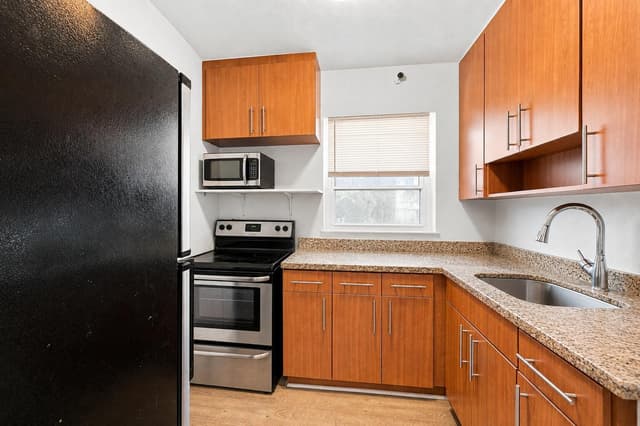 1170 71ST Street, Miami Beach FL 33141 - Miami Beach, FL - Photo 4