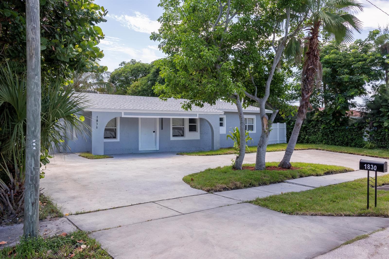 1830 NE 2ND Lane NE, Boynton Beach FL 33435 - Boynton Beach, FL - Photo 1