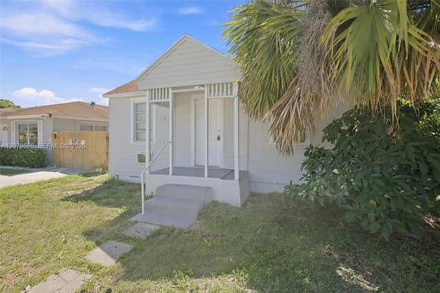 611 N Broadway, Lantana FL 33462 - Lantana, FL - Photo 2