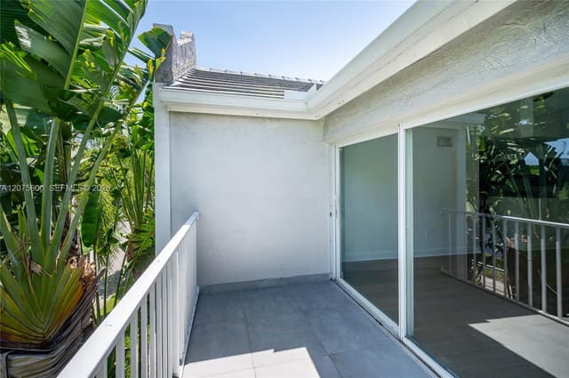 11145 SW 6th St # 302, Pembroke Pines FL 33025 - Pembroke Pines, FL - Photo 7