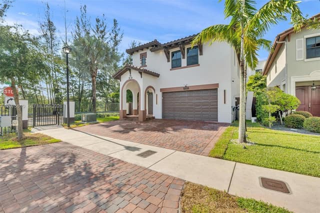 10204 NW 86th St, Doral FL 33178 - Doral, FL - Photo 2