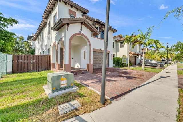 10204 NW 86th St, Doral FL 33178 - Doral, FL - Photo 3