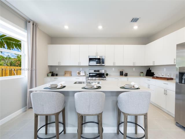 27307 SW 159 CT, Miami FL 33031 - Miami, FL - Photo 3