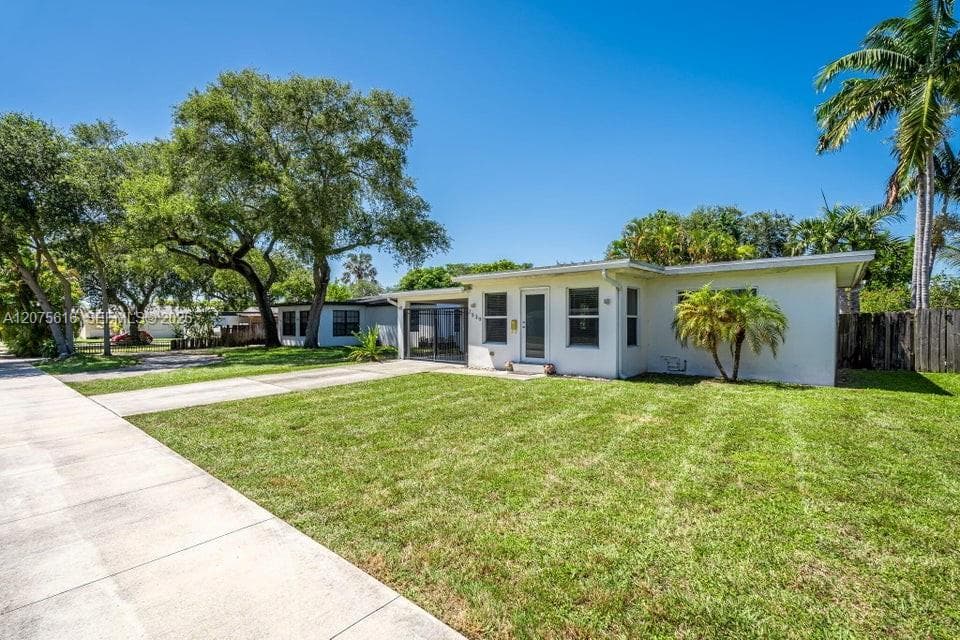 2539 Coolidge St, Hollywood FL 33020 - Hollywood, FL - Photo 1