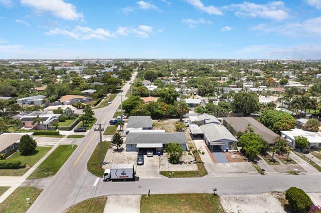 516 S Arnold Avenue, Lantana FL 33462 - Lantana, FL - Photo 2